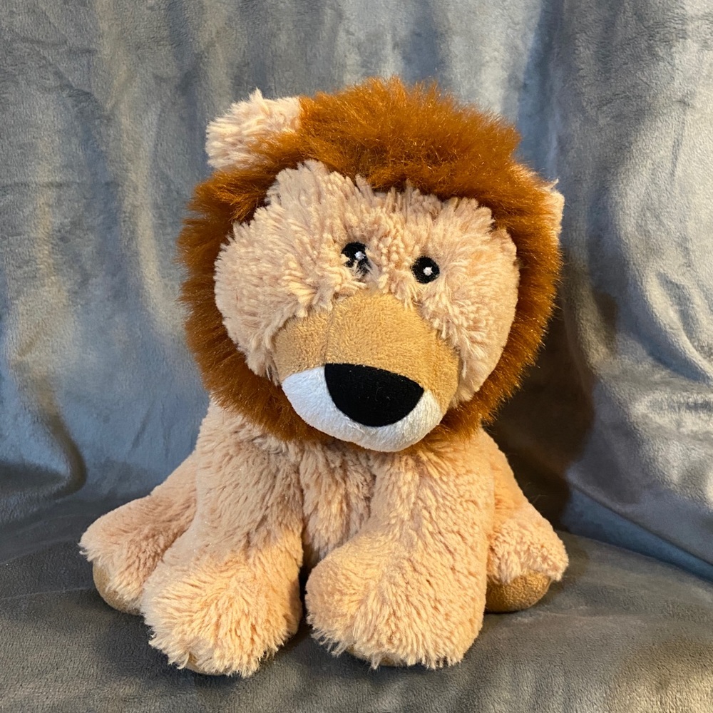 Coddle buds lion